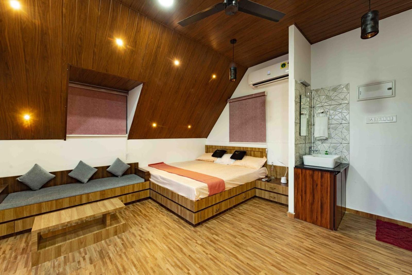 Liara Haven Villa Elur